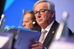 Jean-Claude Juncker, avec des dossiers